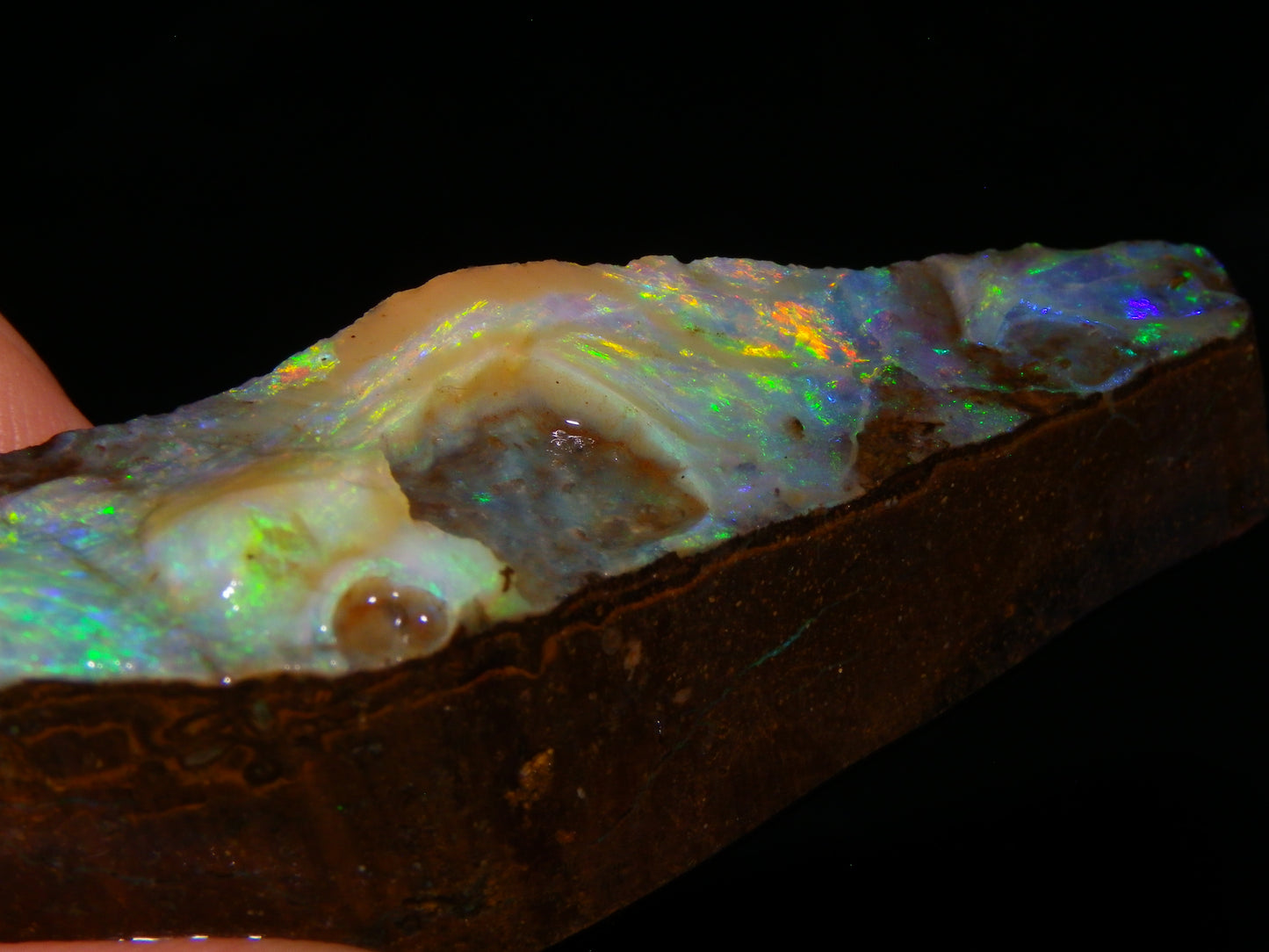 4 Nice Rough/Rubbed Boulder Opals 416cts Queensland Australia Multicolours/Patterns