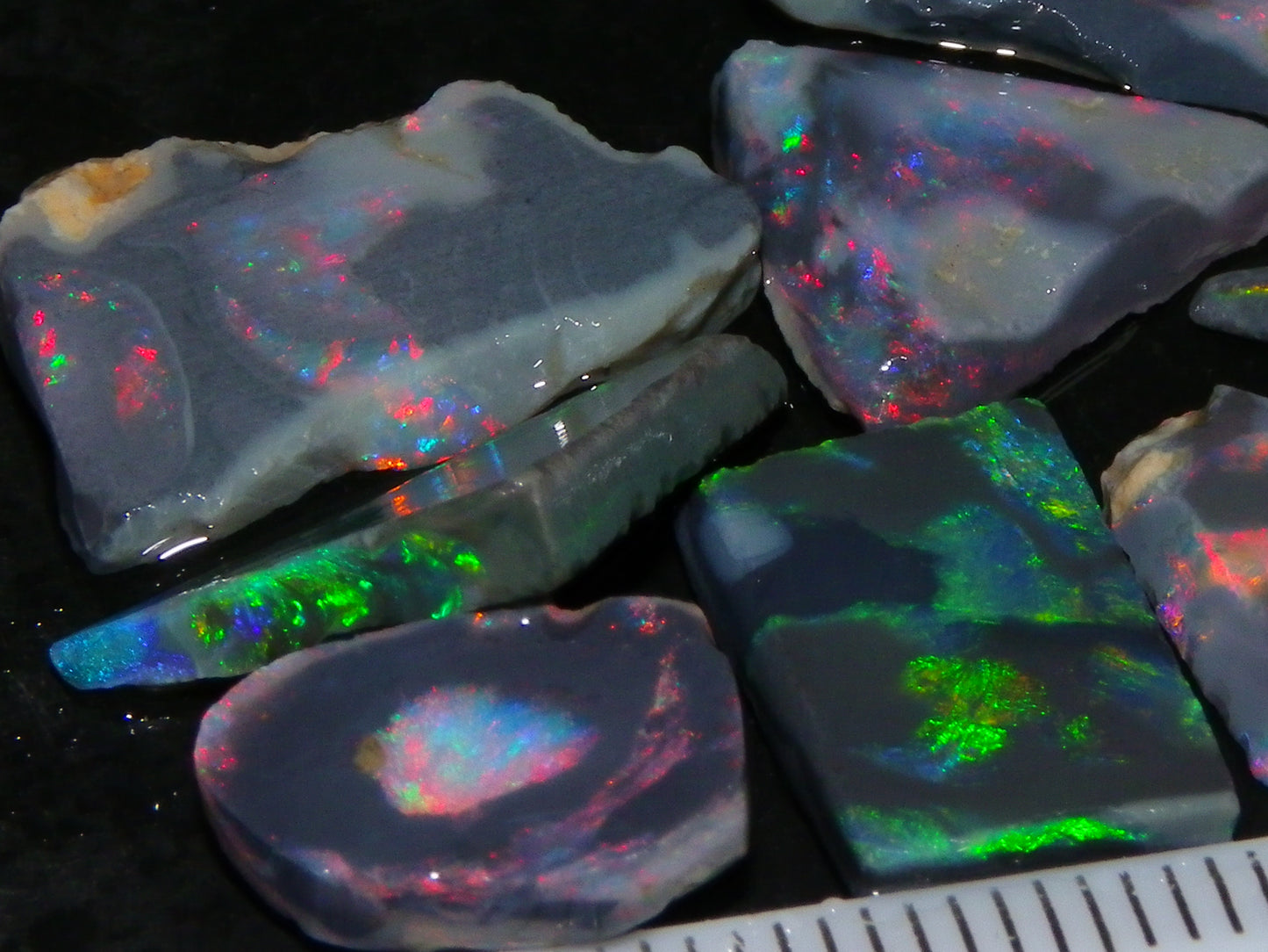 Nice Rough/Rubbed/Sliced Lightning Ridge Opal Parcel 32.9cts Red/Green Fires Dark Base