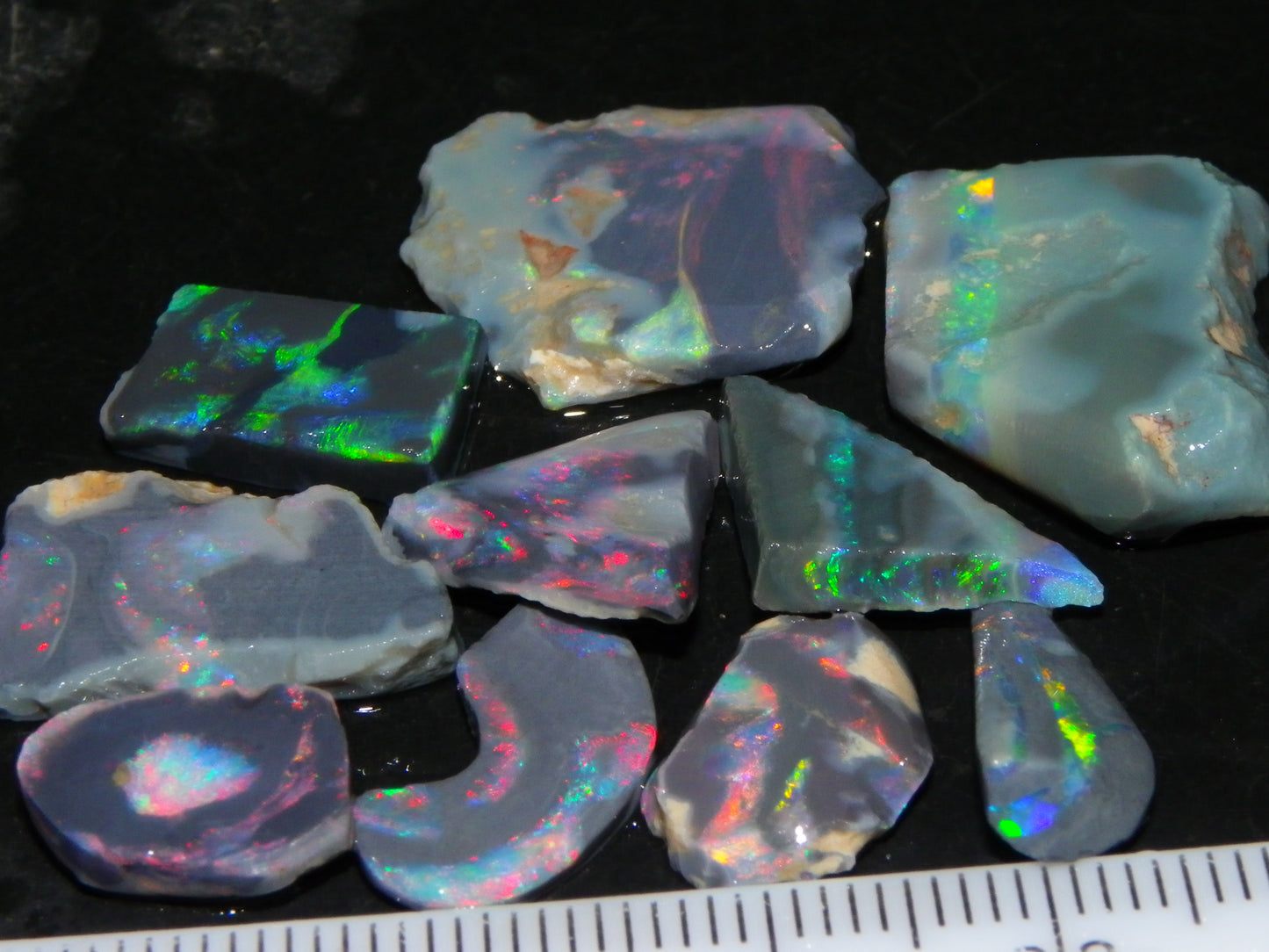 Nice Rough/Rubbed/Sliced Lightning Ridge Opal Parcel 32.9cts Red/Green Fires Dark Base