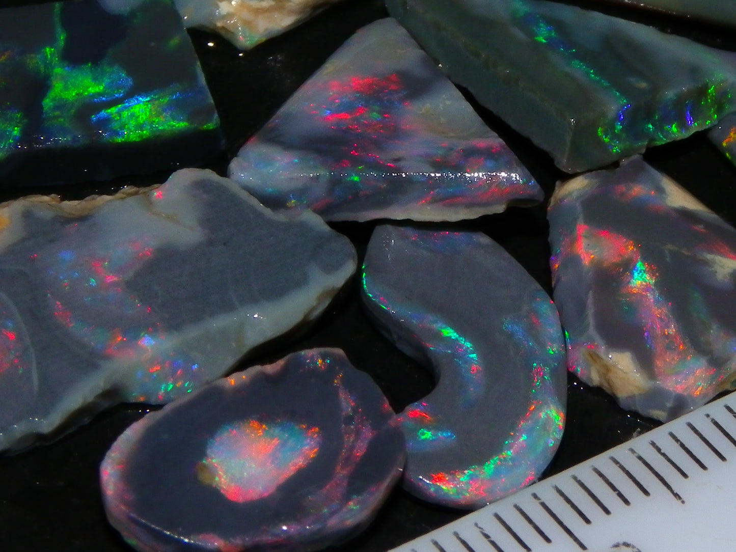 Nice Rough/Rubbed/Sliced Lightning Ridge Opal Parcel 32.9cts Red/Green Fires Dark Base