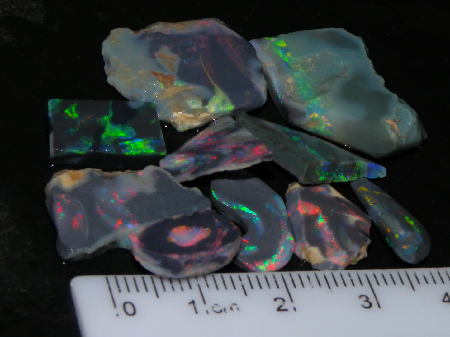 Nice Rough/Rubbed/Sliced Lightning Ridge Opal Parcel 32.9cts Red/Green Fires Dark Base
