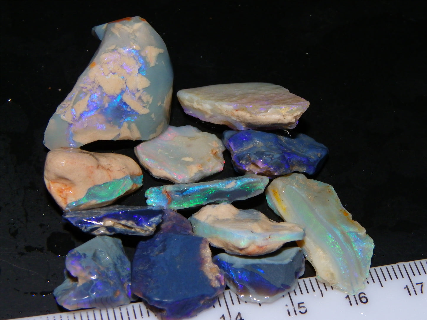 Nice Rough, 1 Rubbed Opals Lightning Ridge 86.5cts Australia Seam Blue/Greens