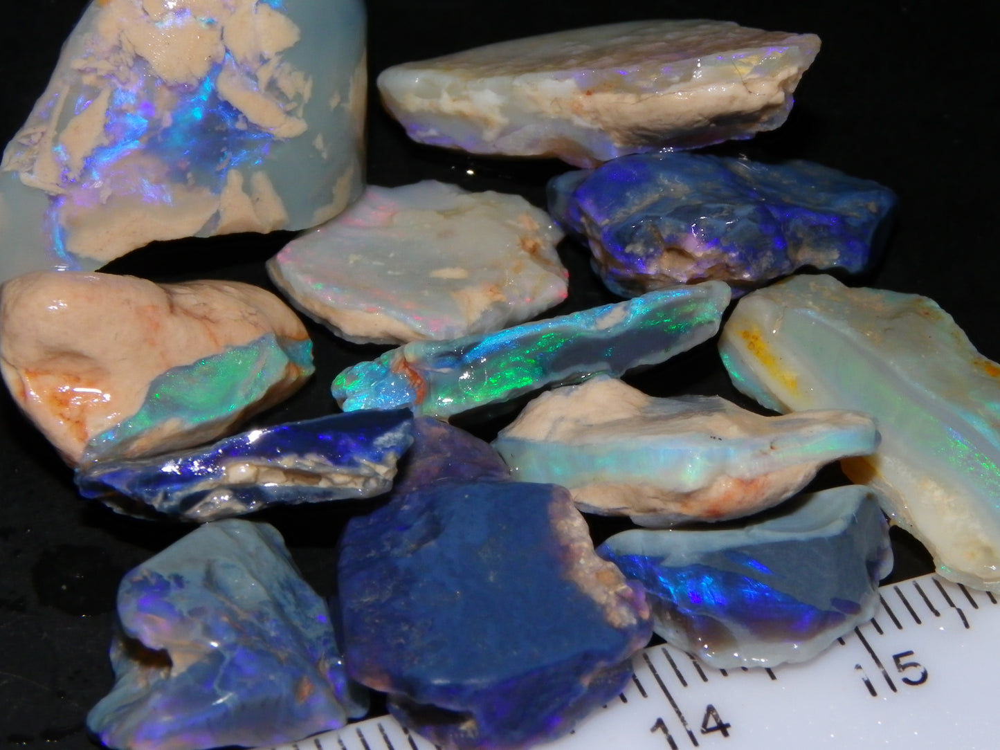 Nice Rough, 1 Rubbed Opals Lightning Ridge 86.5cts Australia Seam Blue/Greens