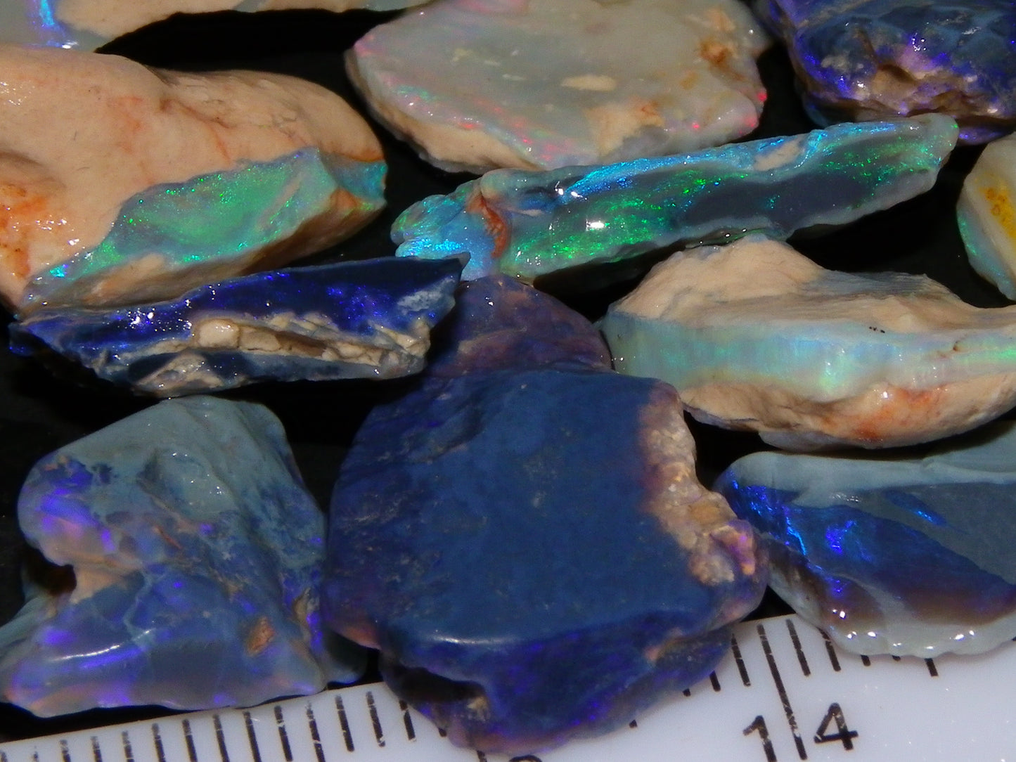 Nice Rough, 1 Rubbed Opals Lightning Ridge 86.5cts Australia Seam Blue/Greens