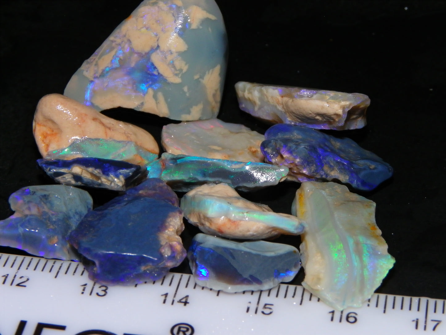 Nice Rough, 1 Rubbed Opals Lightning Ridge 86.5cts Australia Seam Blue/Greens