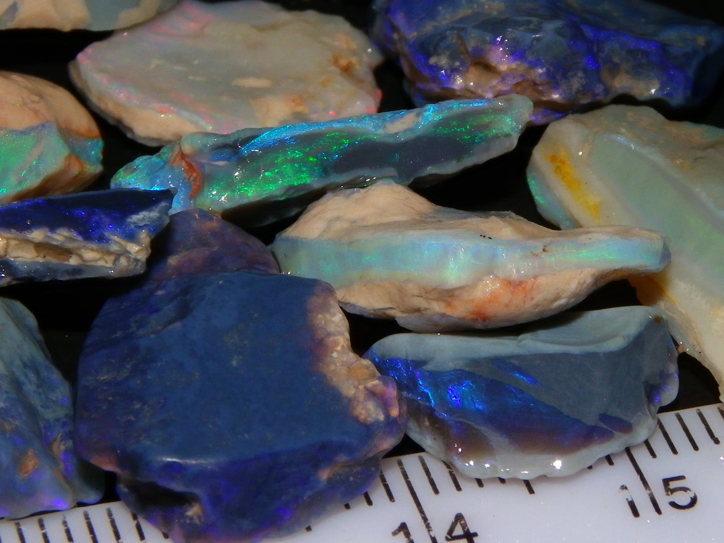 Nice Rough, 1 Rubbed Opals Lightning Ridge 86.5cts Australia Seam Blue/Greens