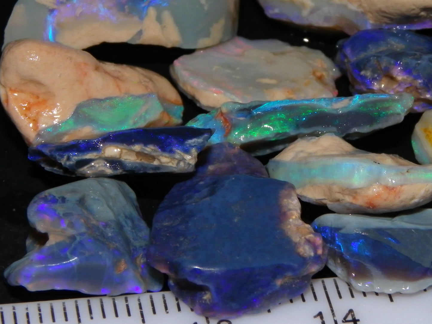 Nice Rough, 1 Rubbed Opals Lightning Ridge 86.5cts Australia Seam Blue/Greens