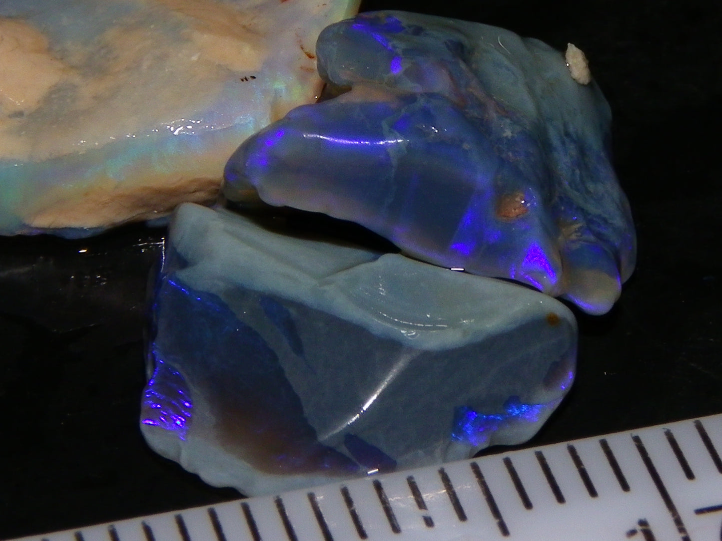 Nice Rough, 1 Rubbed Opals Lightning Ridge 86.5cts Australia Seam Blue/Greens