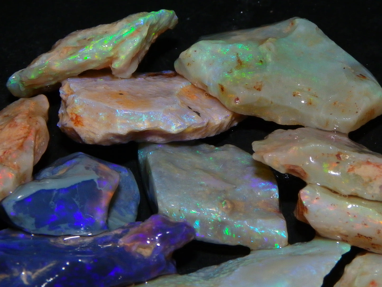 Nice Rough Lightning Ridge Seam Opal Parcel 112cts Crystal/Black Base Blue/Greens Australia