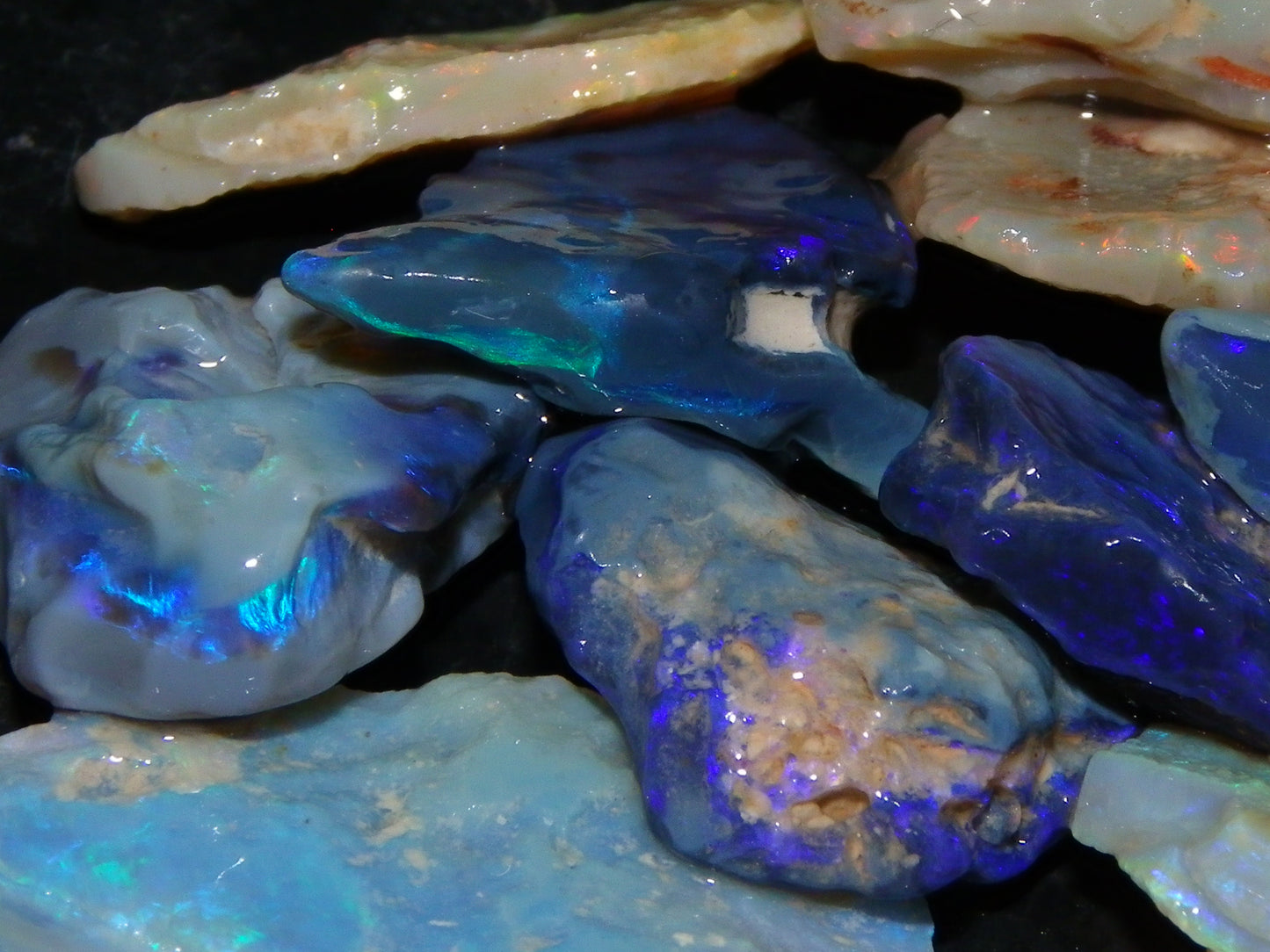 Nice Rough Lightning Ridge Seam Opal Parcel 112cts Crystal/Black Base Blue/Greens Australia