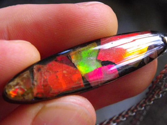 Nice Ammolite and resin Pendant 17.5cts + Titanium Chain Red/Gold Colours