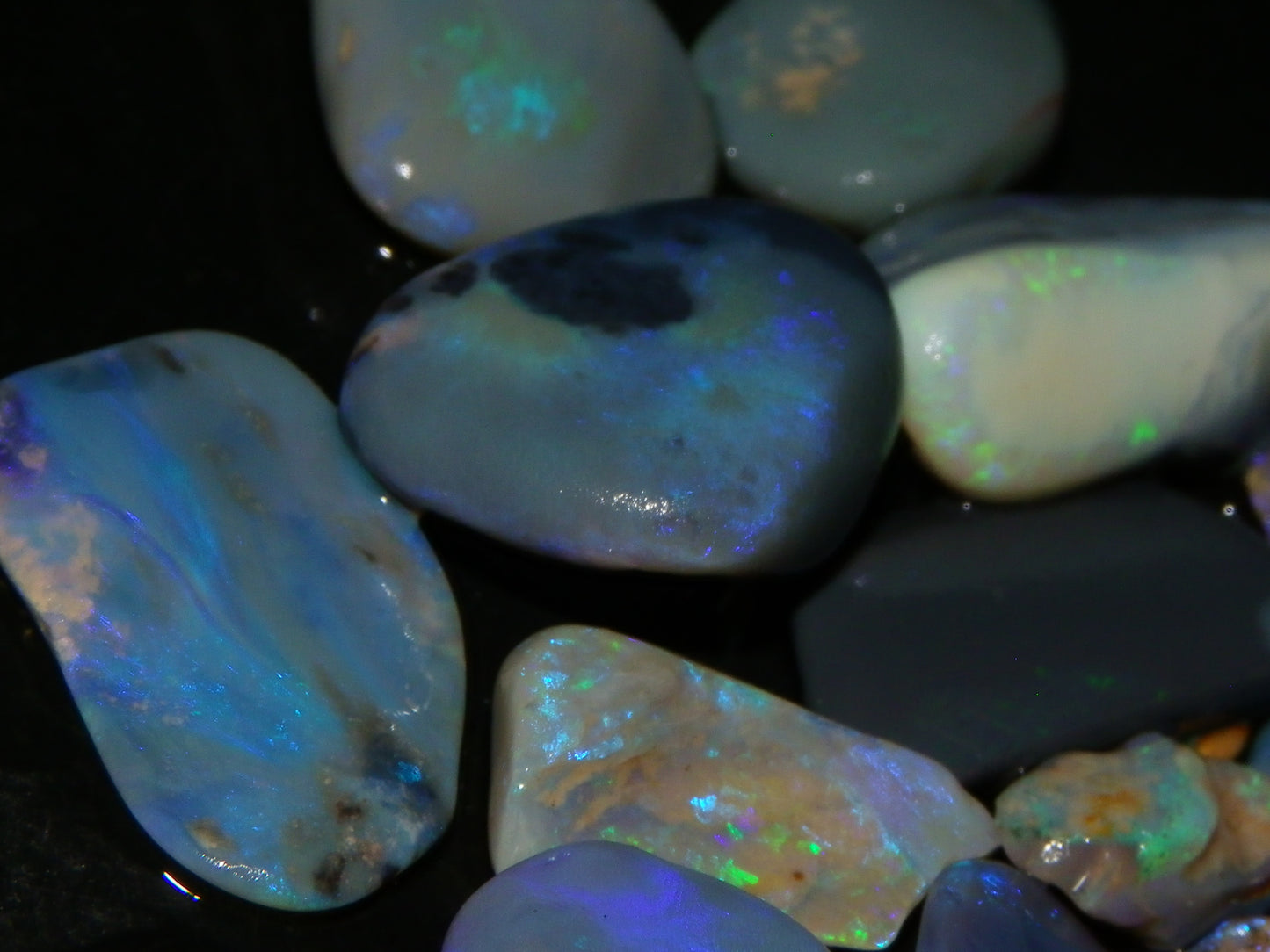 Nice Rough/Rubbed Lightning Ridge Opals 93cts Blue/Purple/Greens :)