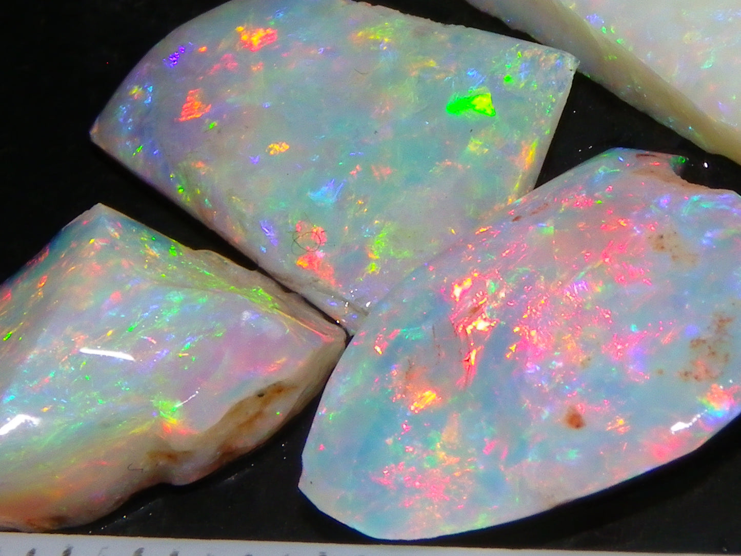Nice Quality Rough/Rubbed Coober Pedy Opal Parcel 17.54cts Multicolour Fires Australia