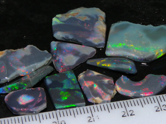 Nice Rough/Rubbed/Sliced Lightning Ridge Opal Parcel 32.9cts Red/Green Fires Dark Base