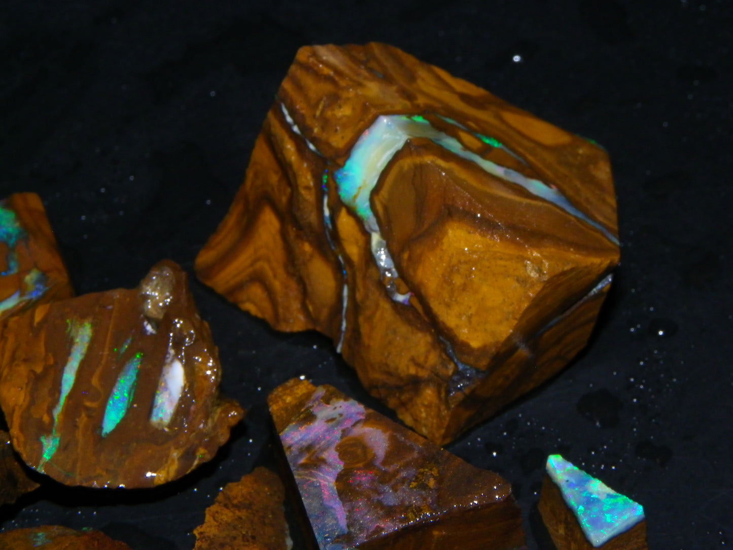 Nice Boulder opal Rough/sliced Parcel 407.4cts Veins/Fires Queensland Au