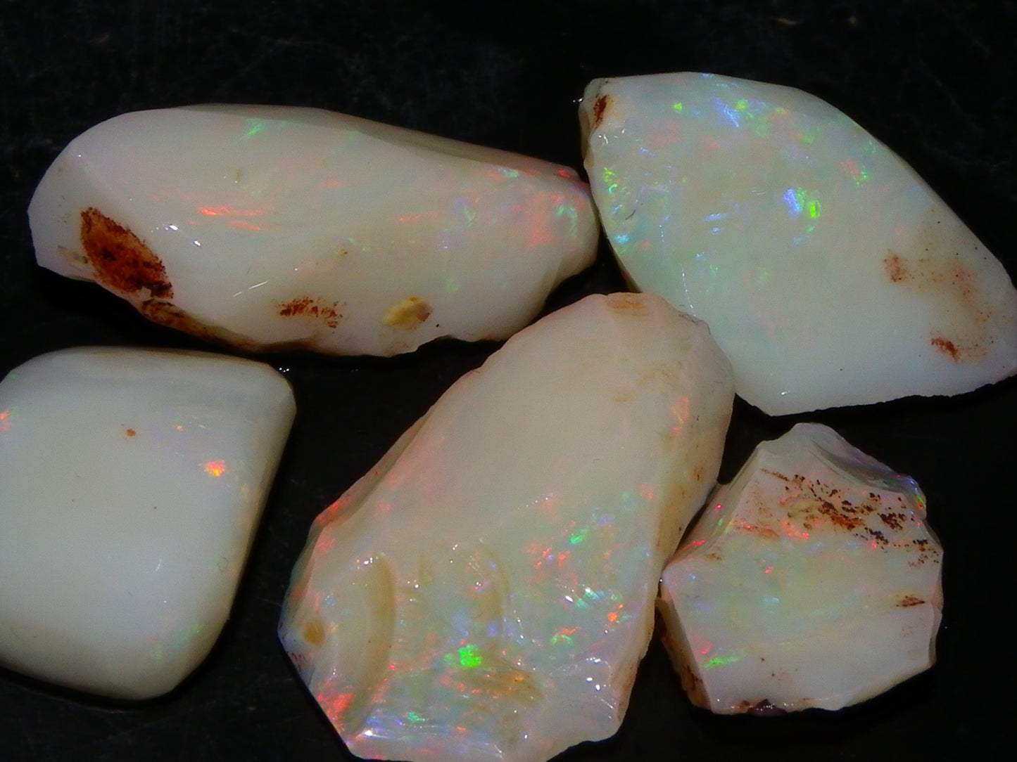 5 Nice Coober Pedy Rough/Rubbed Opals 31.65cts Red/Green/Blue Fires Australia