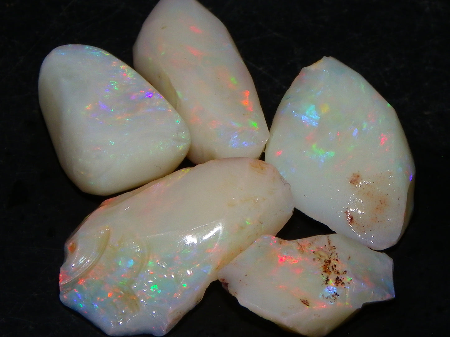 5 Nice Coober Pedy Rough/Rubbed Opals 31.65cts Red/Green/Blue Fires Australia