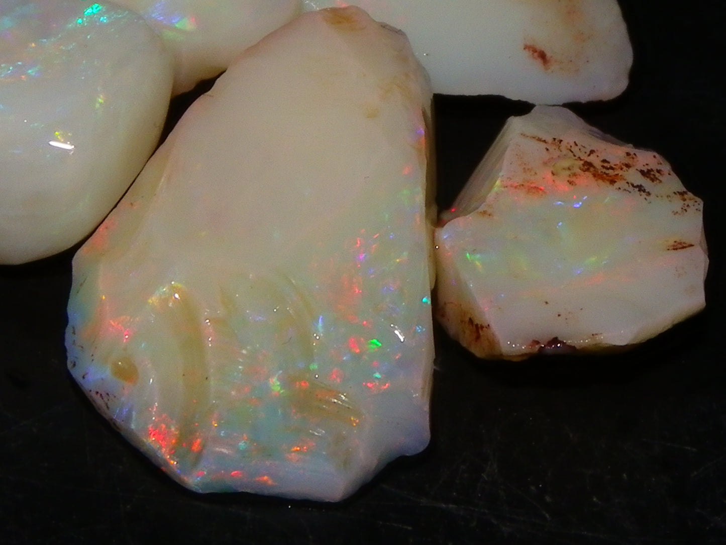 5 Nice Coober Pedy Rough/Rubbed Opals 31.65cts Red/Green/Blue Fires Australia