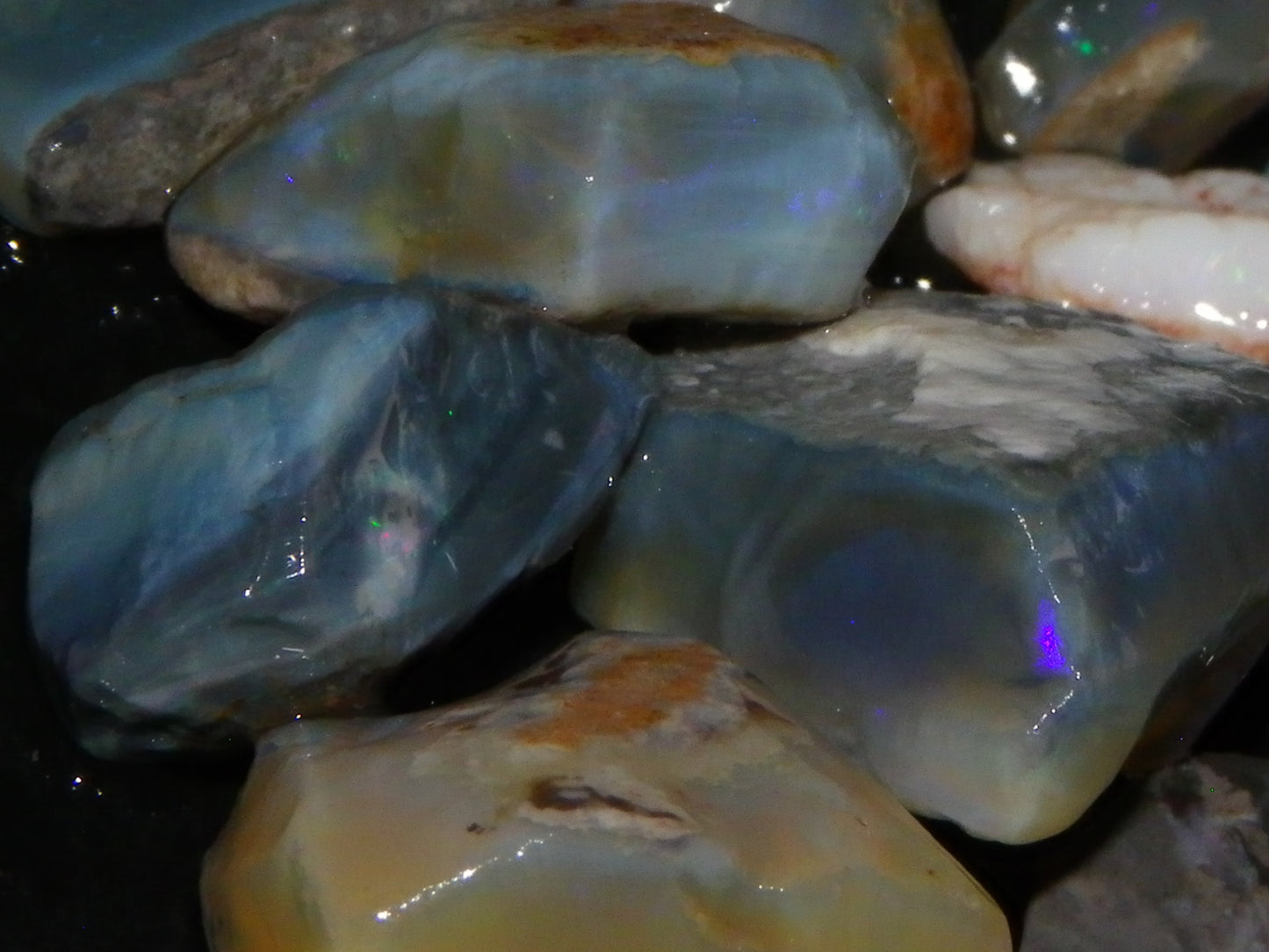 Nice Rough/Rubbed Mintabie Crystal/seam Opal Parcel  260cts Some Blue/Purple/Green Fires