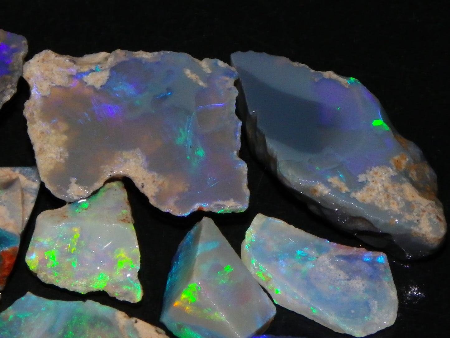 Nice Rough/Sliced/Rubbed Lightning Ridge Opals 63.8cts Blue/Green/Purple Fires