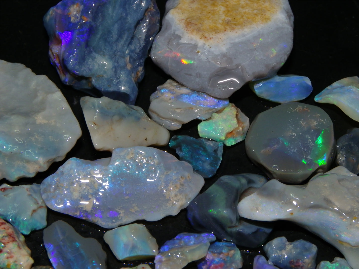 Nice Rough/Rubbed Lightning Ridge Opal Parcel 271cts Blue/Green Fires Mixed Base (P6)