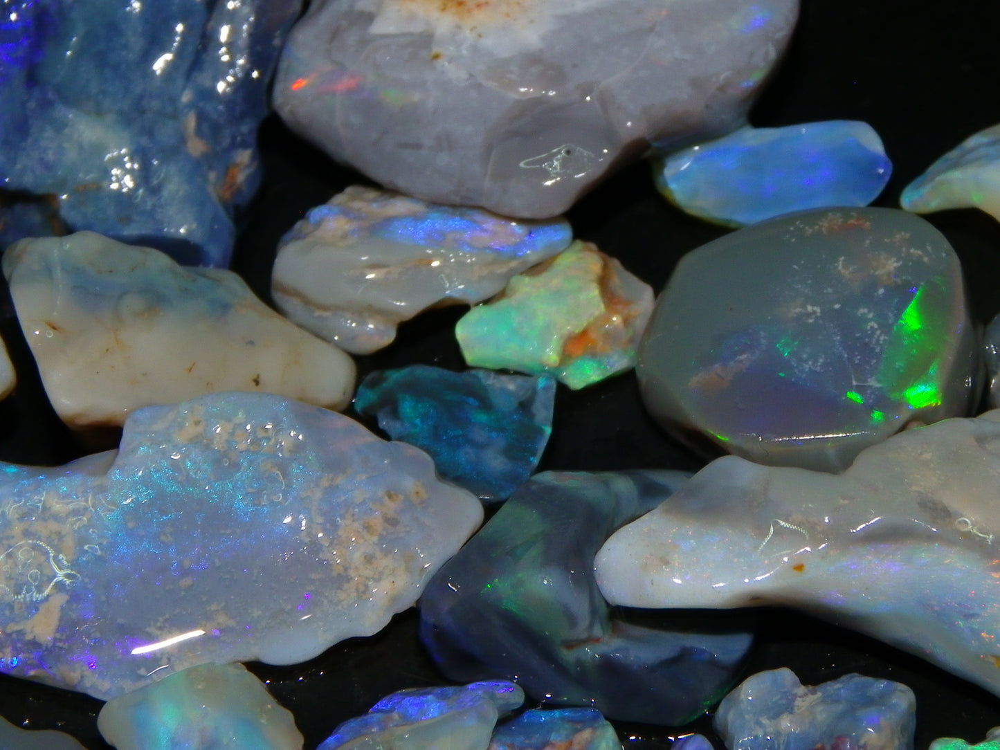 Nice Rough/Rubbed Lightning Ridge Opal Parcel 271cts Blue/Green Fires Mixed Base (P6)