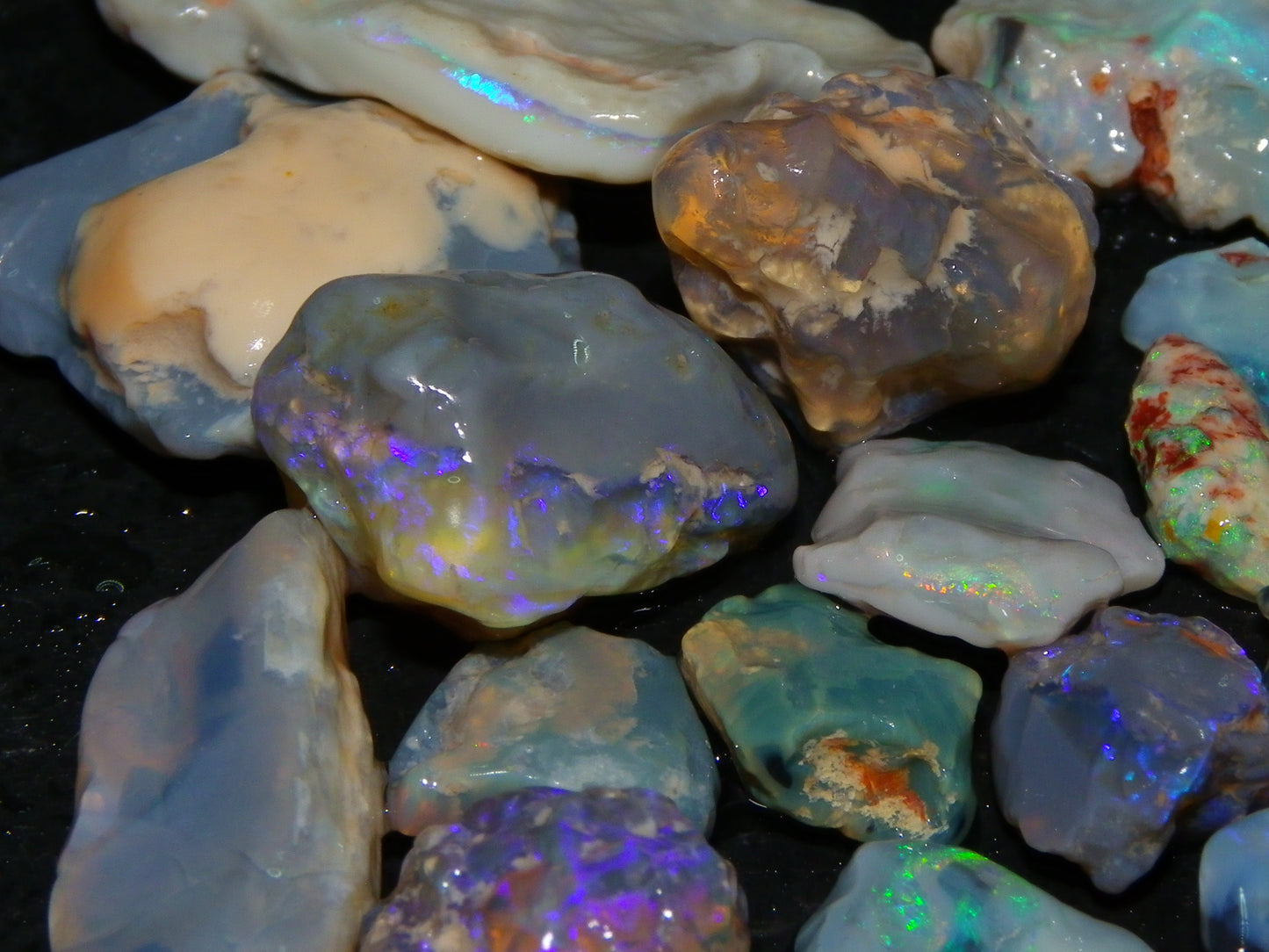 Nice Rough/Rubbed Lightning Ridge Opal Parcel 271cts Blue/Green Fires Mixed Base (P6)